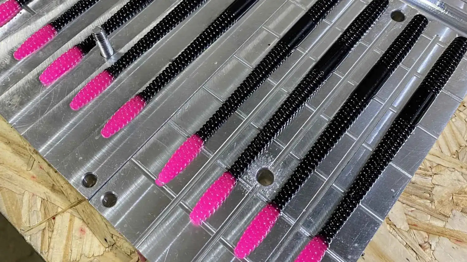 5 Proven Soft Plastic Worm Colors That Crush Bass (And