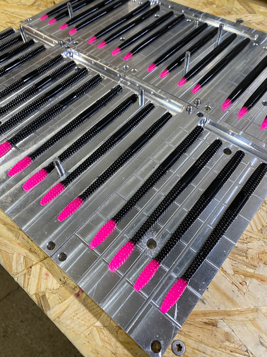 6" Finesse Worm | Black Hot Pink Tail